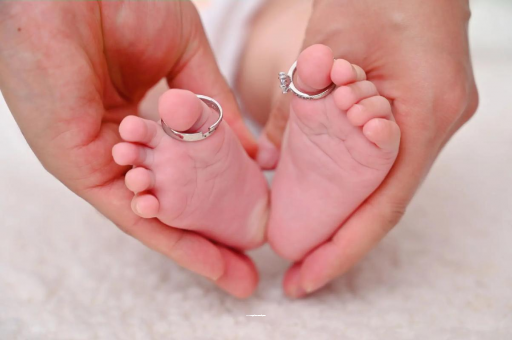 谷城满月宝宝只放屁不排便